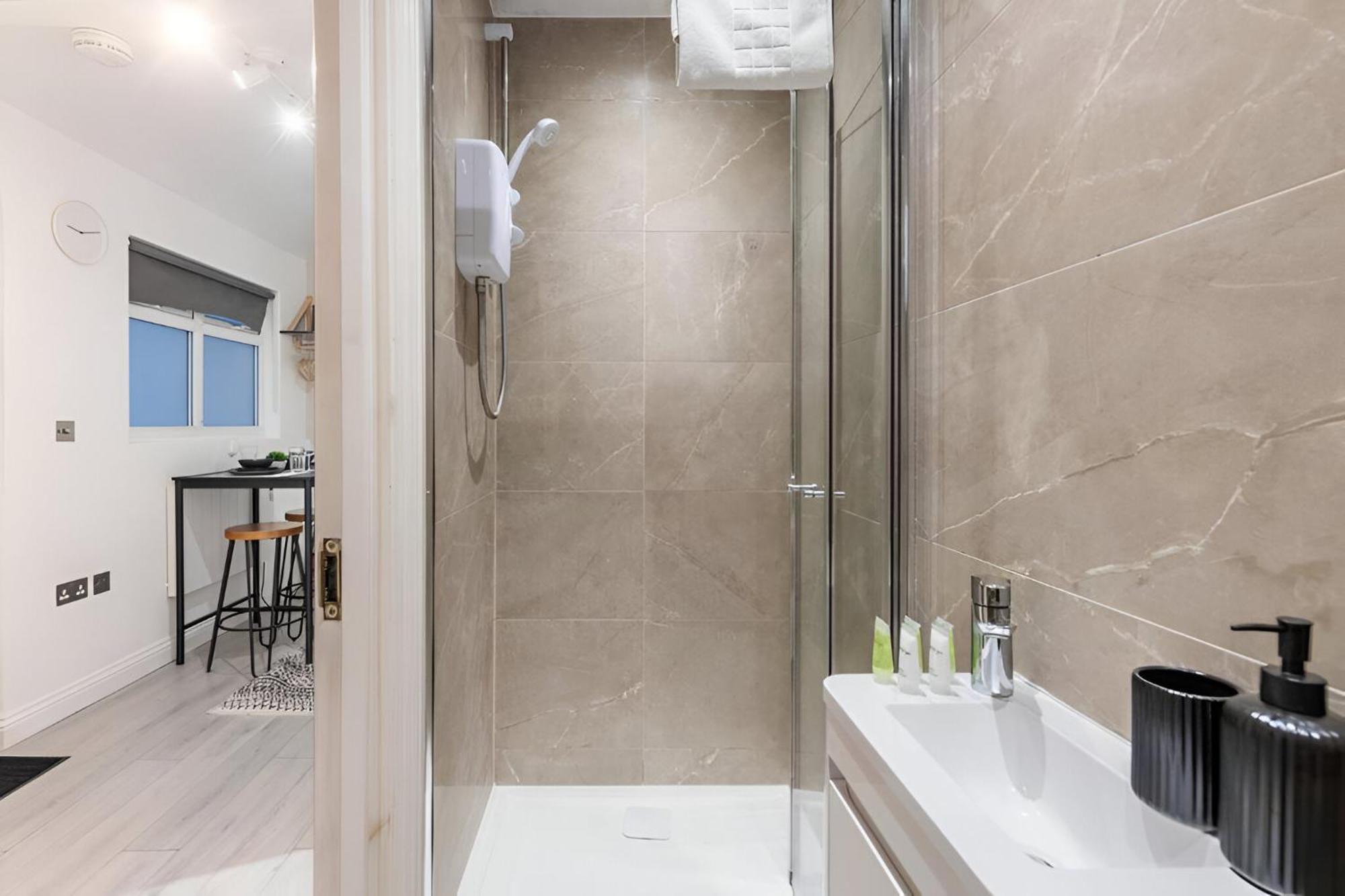 Cozy Vibes Minimalist Studio Stay Лондон Экстерьер фото